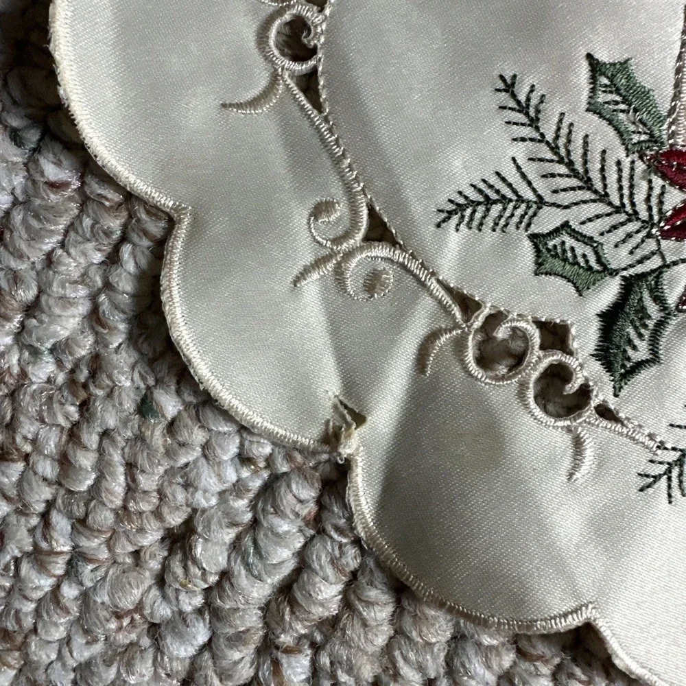 Vintage Christmas 6 Placemats and 1 Table Runner - candle poinsettias